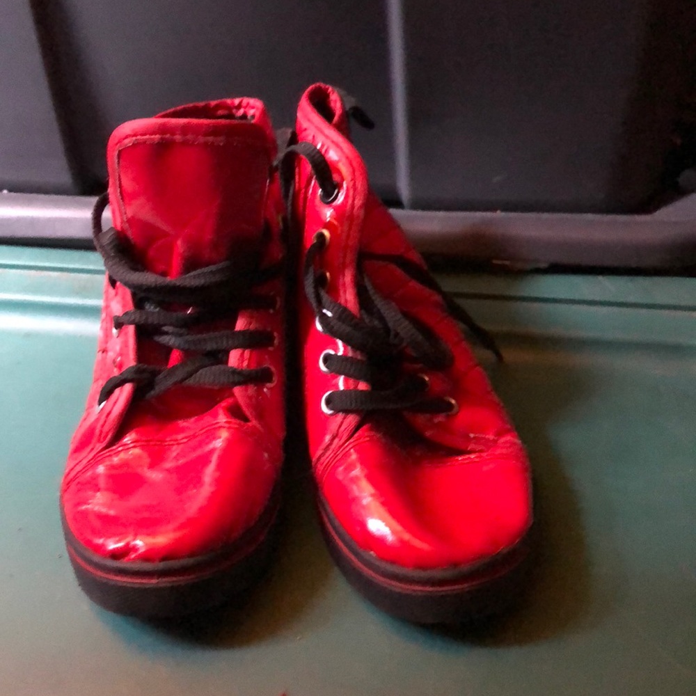 Red pattern leather red bootie